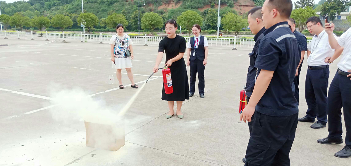 張家界機(jī)場(chǎng)筑牢暑運(yùn)消防安全“防火墻”