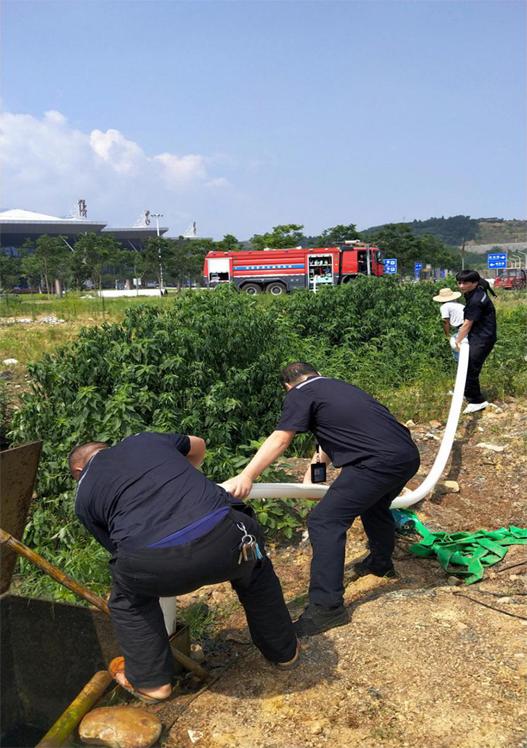 高溫酷暑 機場消防全力以赴保暢通