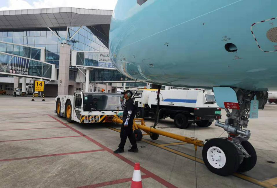 確保旅客順暢出行，機場一線職工高溫堅守！
