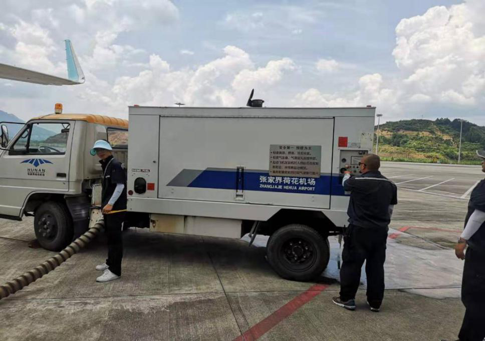 確保旅客順暢出行，機場一線職工高溫堅守！