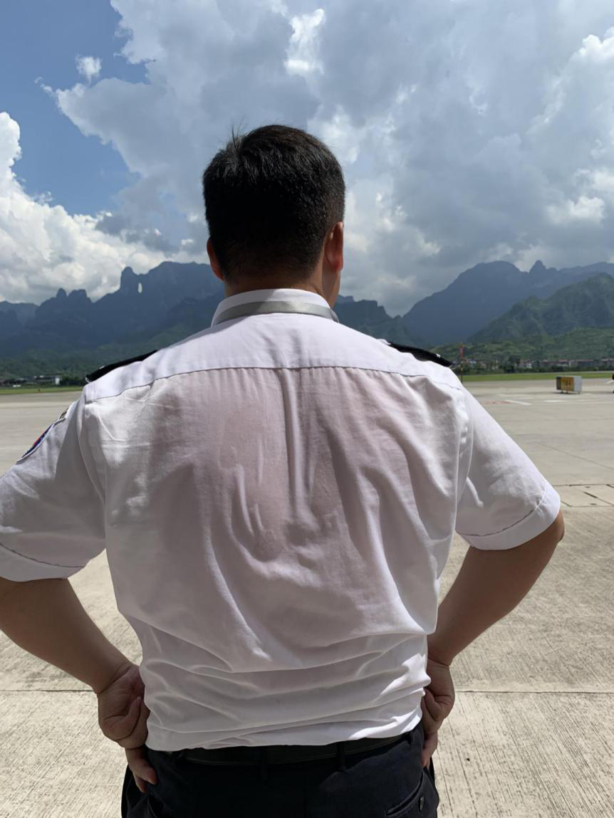 確保旅客順暢出行，機場一線職工高溫堅守！